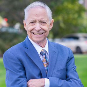 Headshot of Property Management Expert Steve Elinsky